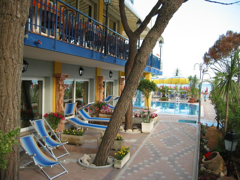 Hotel Napoleon Lido di Jesolo Exterior foto