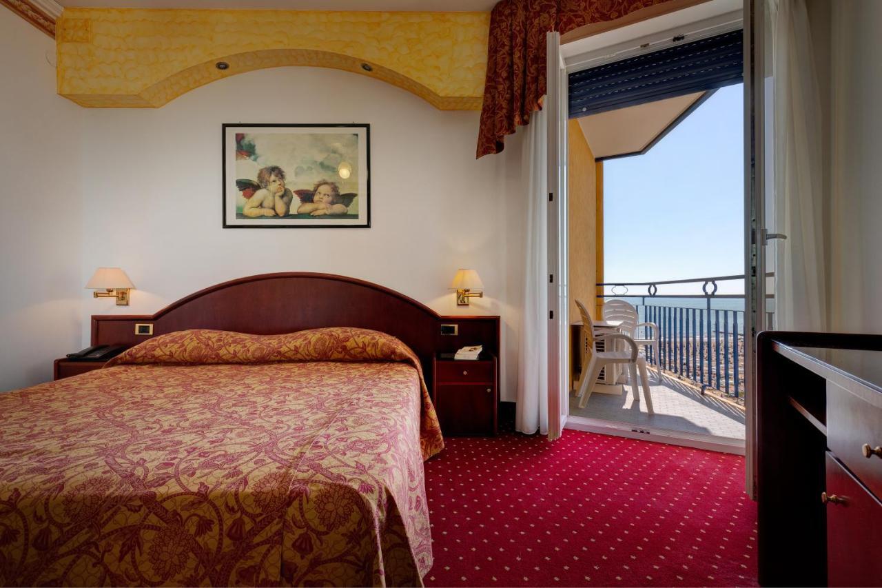 Hotel Napoleon Lido di Jesolo Exterior foto