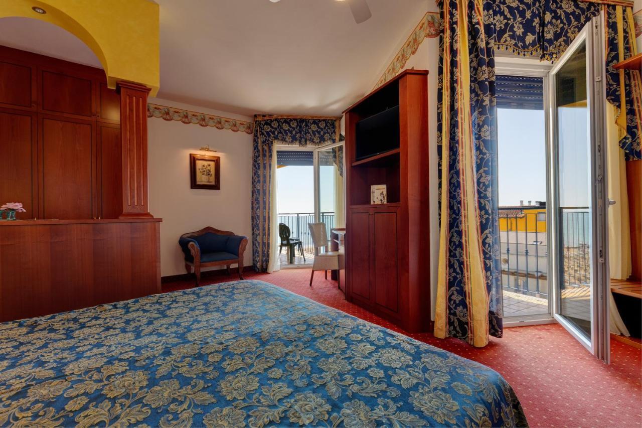 Hotel Napoleon Lido di Jesolo Exterior foto